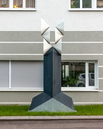 Skulptur von Horst Kuhnert: Raumkörper 76 SW Sym. 2T.
