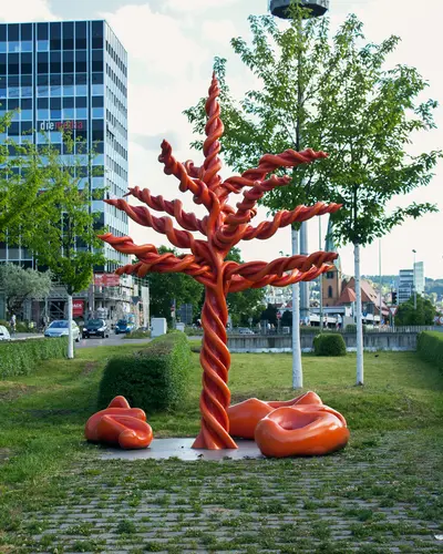 Roter Baum von Mariella Mosler. Weitere Informationen im Text