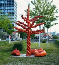 Roter Baum von Mariella Mosler. Weitere Informationen im Text
